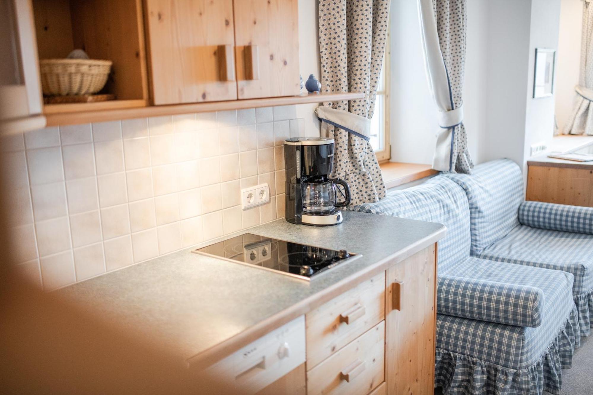 Ferienwohnung Huber unterm Baum Algund Zimmer foto