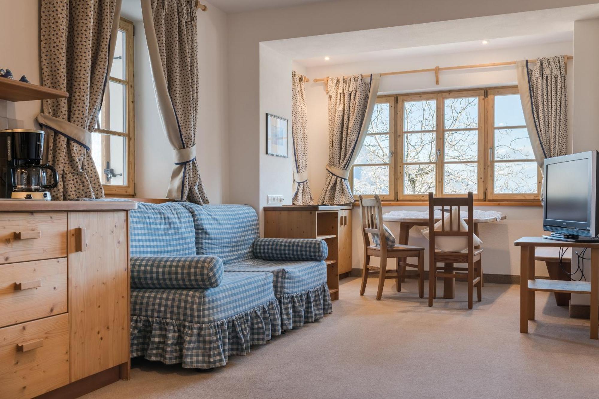 Ferienwohnung Huber unterm Baum Algund Zimmer foto