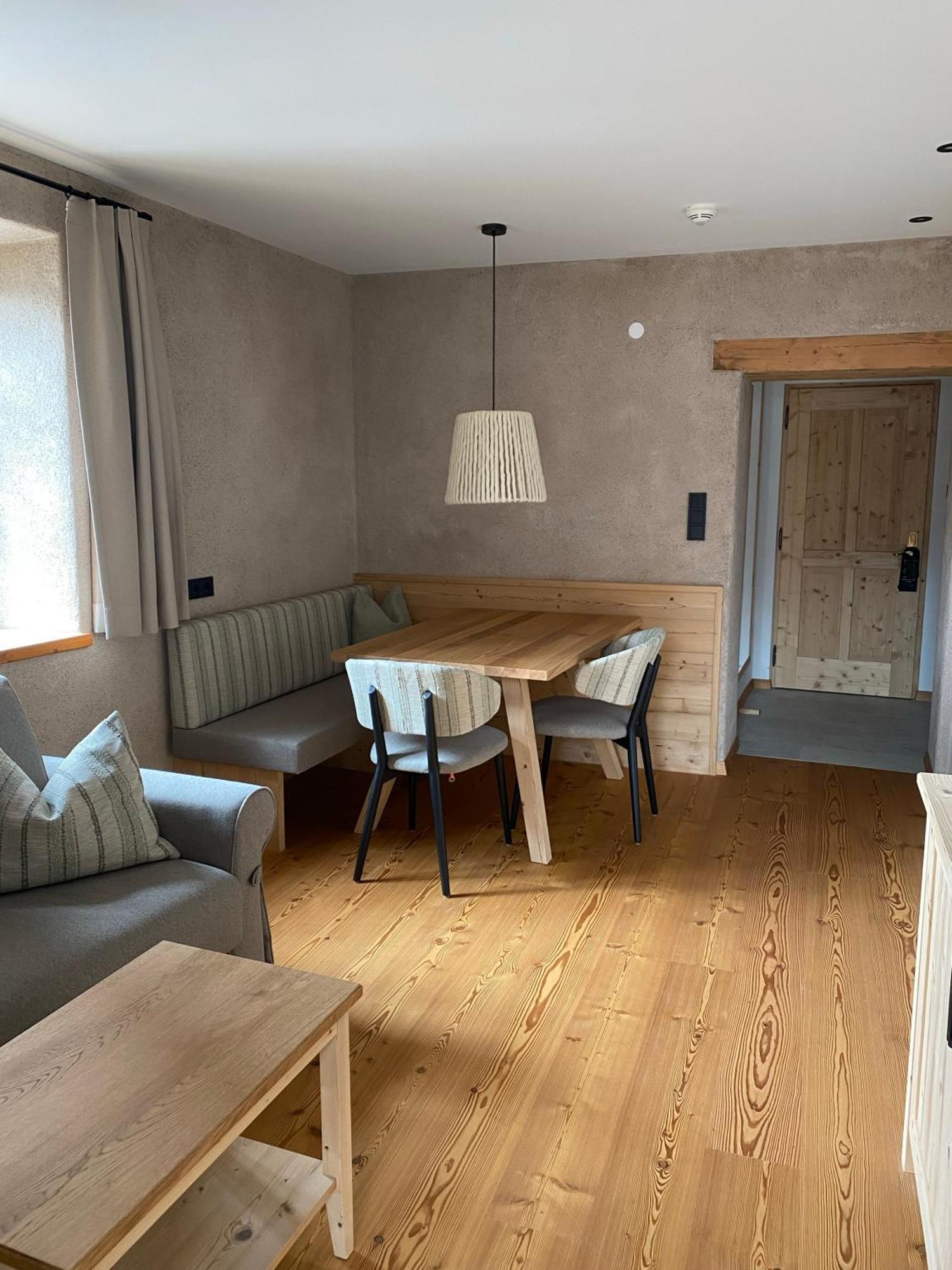 Ferienwohnung Huber unterm Baum Algund Exterior foto