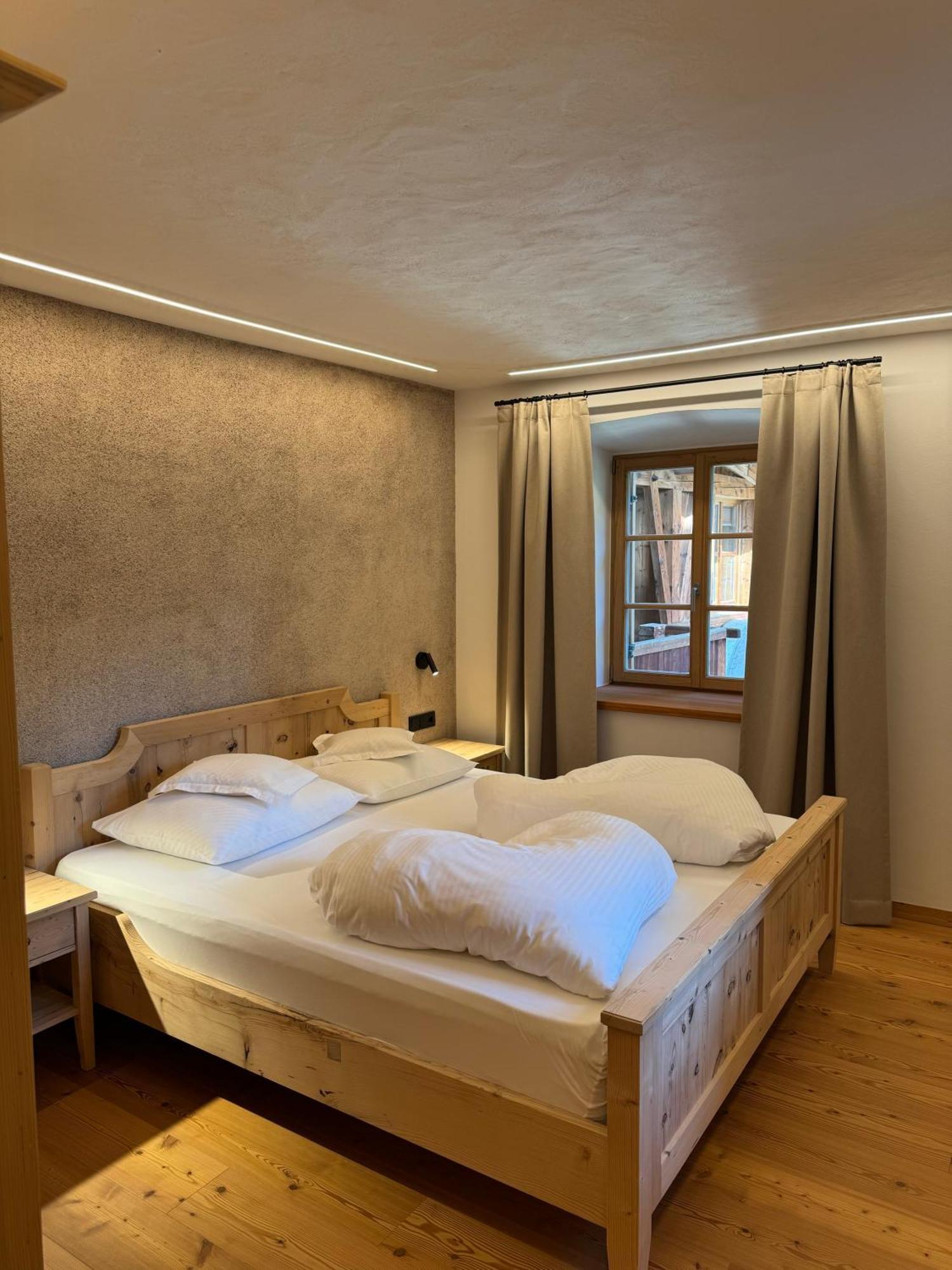 Ferienwohnung Huber unterm Baum Algund Zimmer foto
